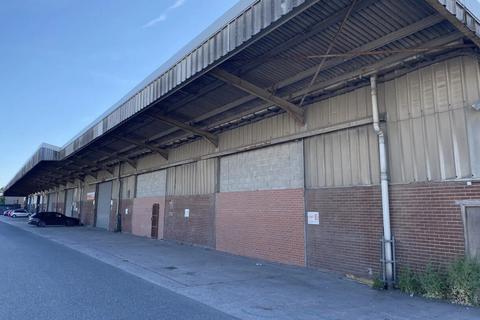 Distribution warehouse to rent, Worthy Rd Avonmouth BS11 0YB