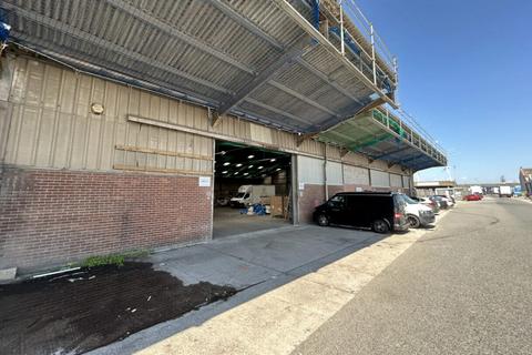 Distribution warehouse to rent, Worthy Rd Avonmouth BS11 0YB