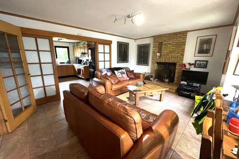 4 bedroom detached bungalow for sale, Svenskaby: Orton Wistow