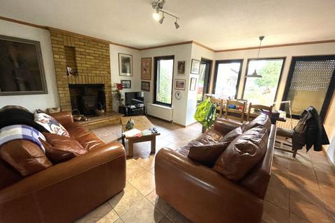 4 bedroom detached bungalow for sale, Svenskaby: Orton Wistow