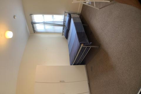 1 bedroom flat to rent, Pine Road
