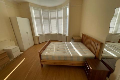 2 bedroom flat to rent, Hanover Road