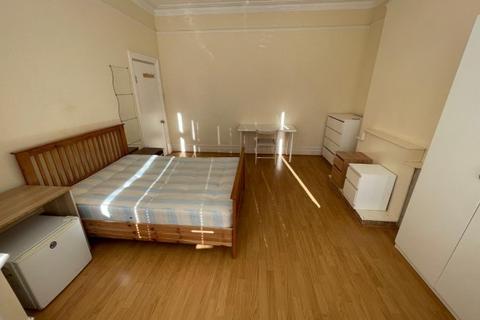 2 bedroom flat to rent, Hanover Road