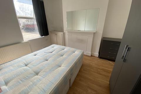 1 bedroom flat to rent, Walm Lane