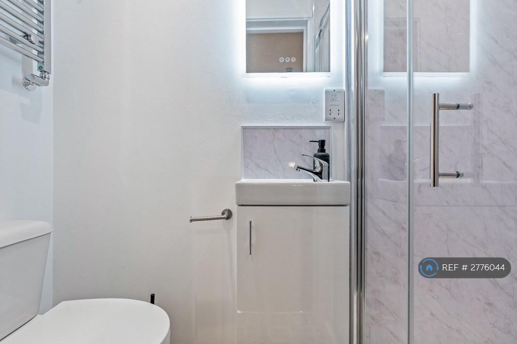 R4 New En-Suite Bathroom