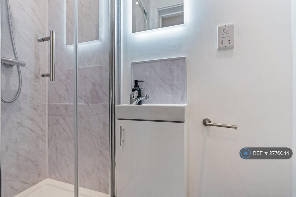 R1 New En-Suite Bathroom