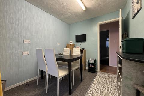undefined, Fairford Crescent, Swindon SN25