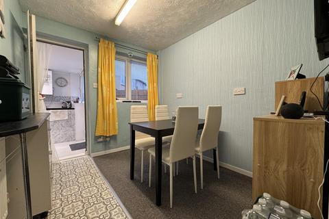 undefined, Fairford Crescent, Swindon SN25