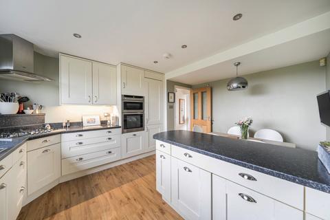 undefined, Beacon Hill, Surrey GU21