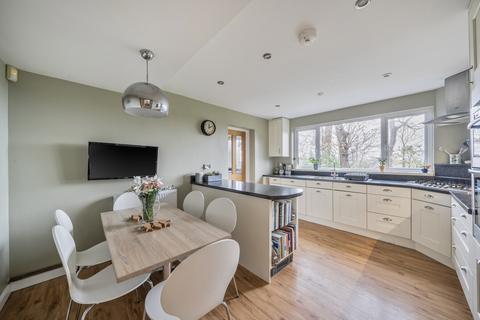 undefined, Beacon Hill, Surrey GU21