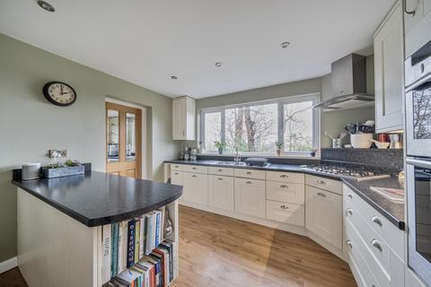 undefined, Beacon Hill, Surrey GU21