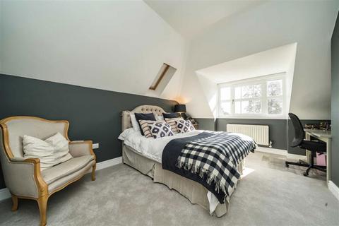 undefined, Cromwell Road, Teddington TW11