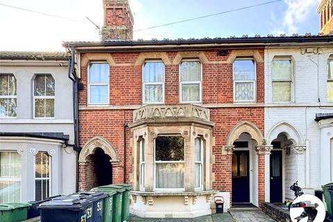 1 bedroom flat for sale, Tonbridge Road, Maidstone, Kent, ME16