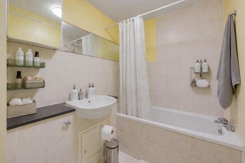 1 bedroom flat for sale, Upton Close, London