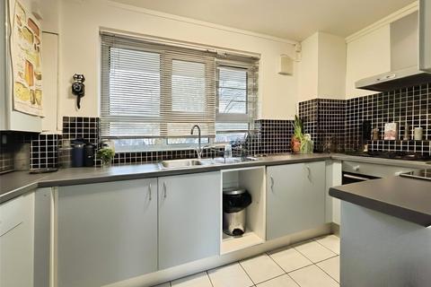 2 bedroom flat for sale, Pomeroy Street, London SE14