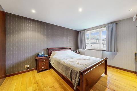 2 bedroom apartment for sale, Whitchurch Lane, Edgware, HA8