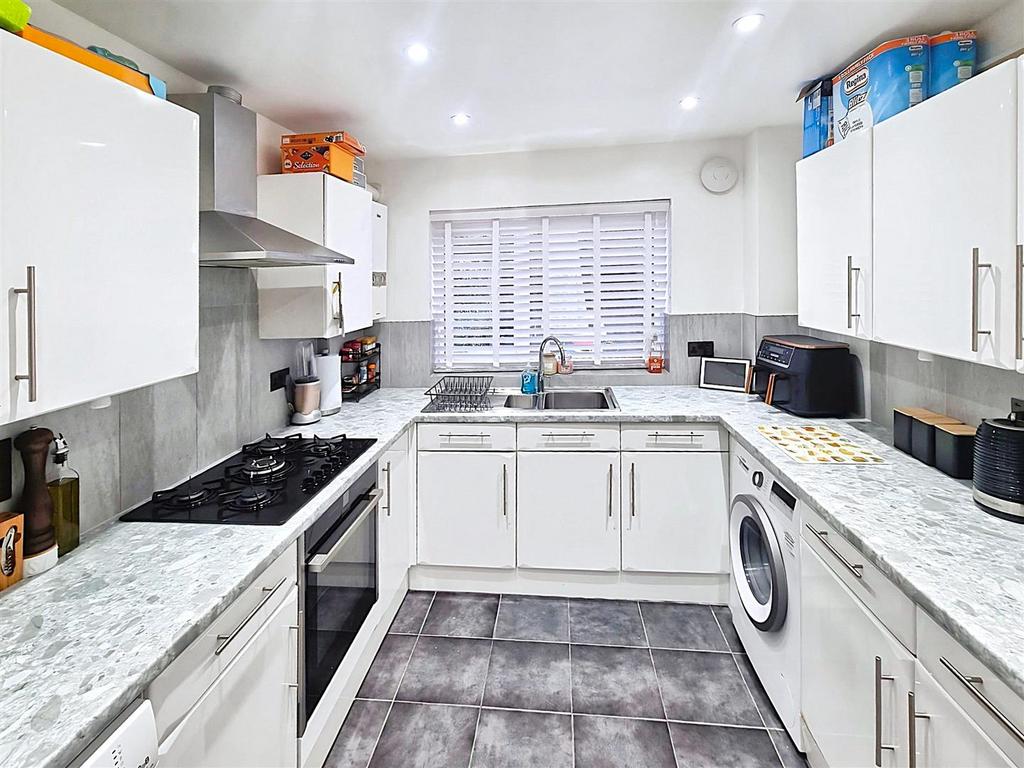Modern Fitted Kitchen