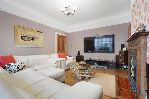 6 bedroom townhouse for sale, Swinburne Road, Darlington