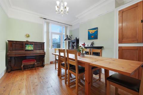 6 bedroom townhouse for sale, Swinburne Road, Darlington