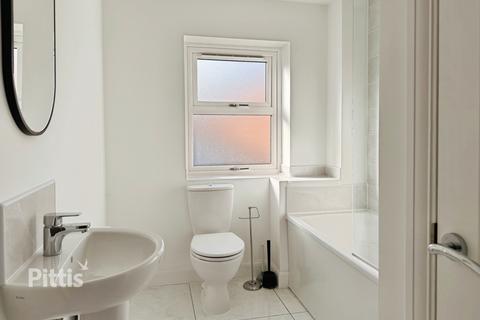 3 bedroom semi-detached house to rent, Red Fox Square Newport PO30