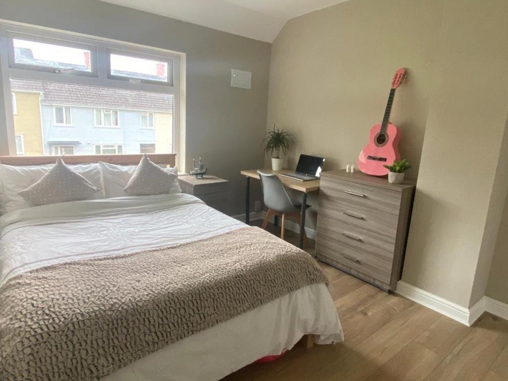 A tidy and well-lit double bedroom featuring a ...