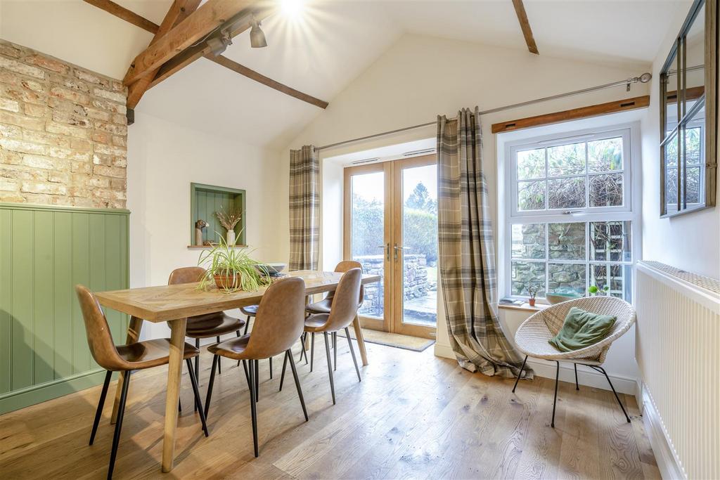 8676858-interior13.jpg