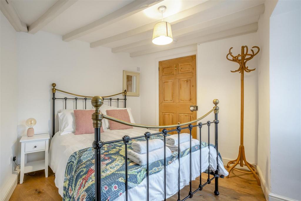 8676858-interior18.jpg