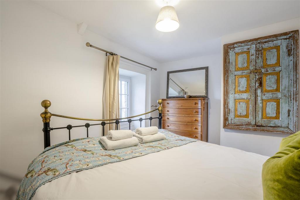 8676858-interior24.jpg