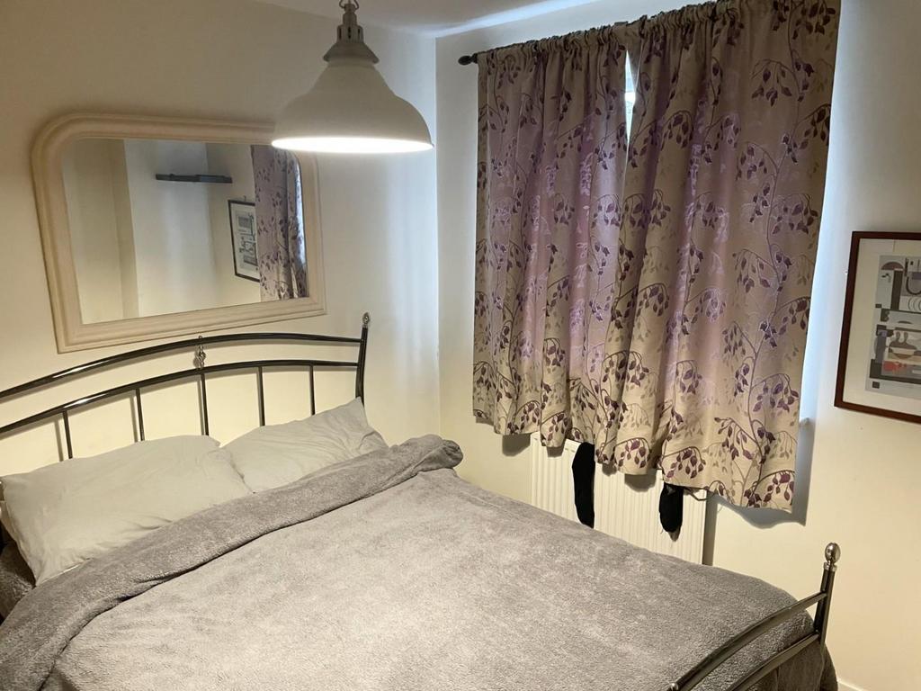 Bed 1.jpg