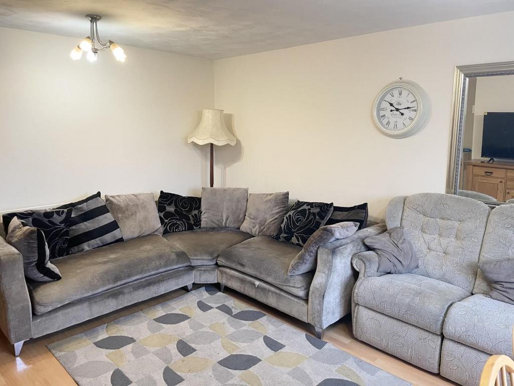 Lounge 2.jpg