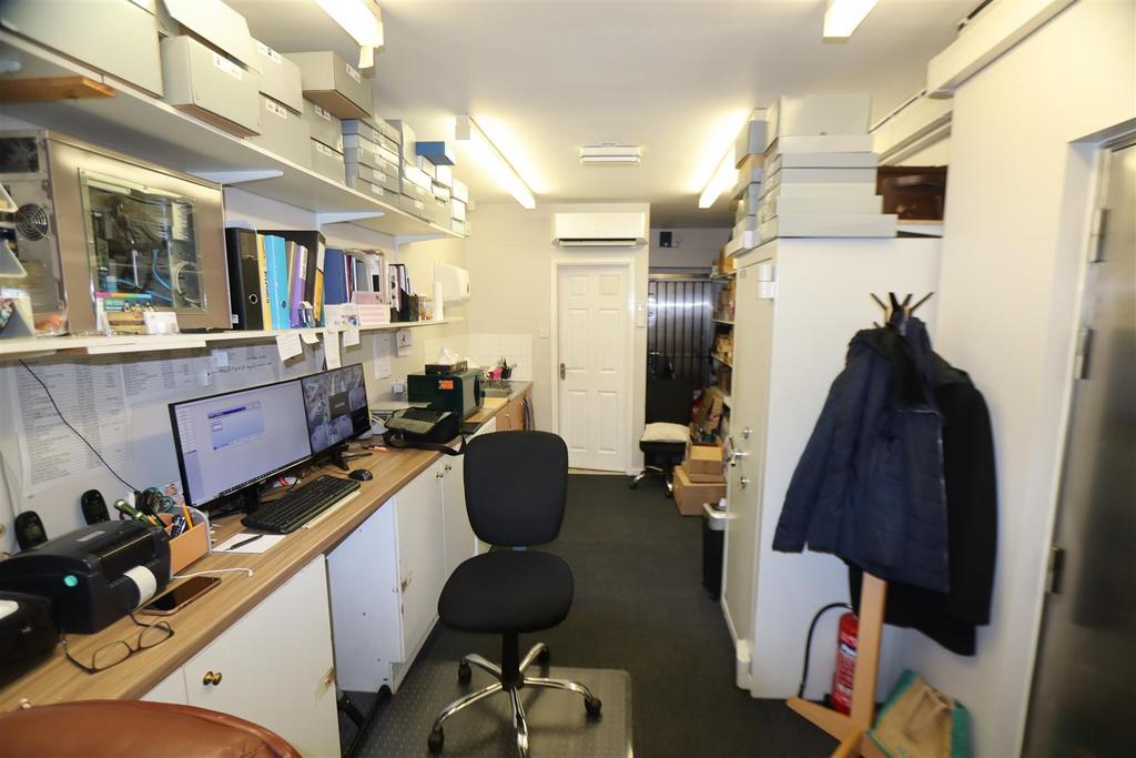 GF Rear Room.JPG