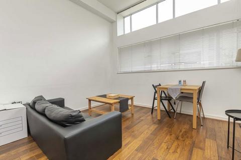 1 bedroom flat to rent, Great West Road, Brentford TW8