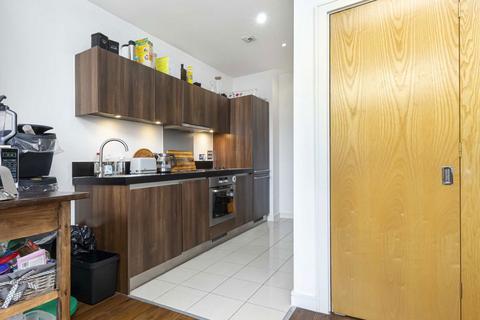 1 bedroom flat to rent, Great West Road, Brentford TW8