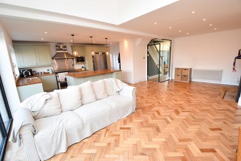 5 bedroom semi-detached house for sale, Spennithorne Road, Urmston, M41