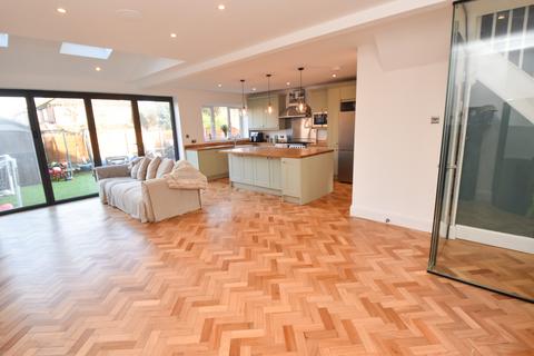 5 bedroom semi-detached house for sale, Spennithorne Road, Urmston, M41