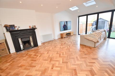 5 bedroom semi-detached house for sale, Spennithorne Road, Urmston, M41