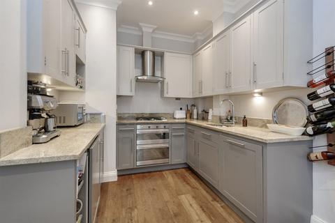 2 bedroom flat to rent, Ladbroke Grove, London, W10