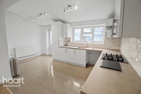 3 bedroom terraced house to rent, Cotesmore Gardens, DAGENHAM