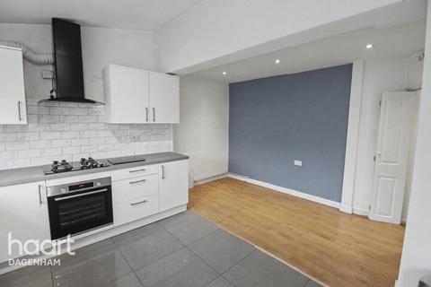 3 bedroom terraced house to rent, Cotesmore Gardens, DAGENHAM