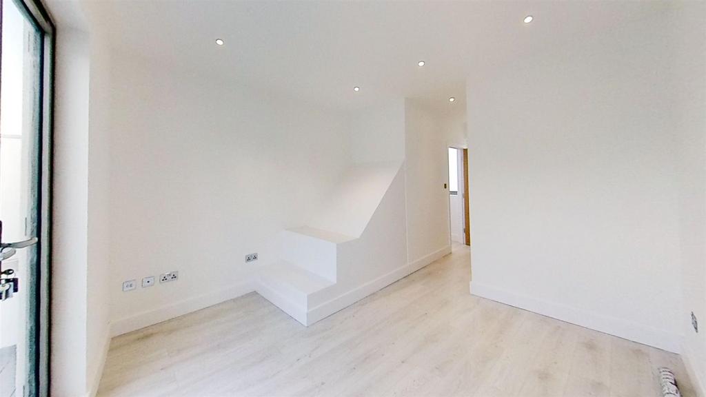 Rose-Joan-Mews-Unfurnished(2).jpg