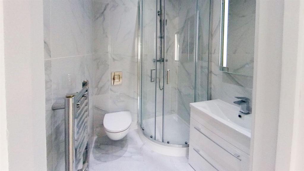 Rose-Joan-Bathroom(2).jpg