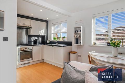 2 bedroom flat for sale, Yukon Road, Broxbourne
