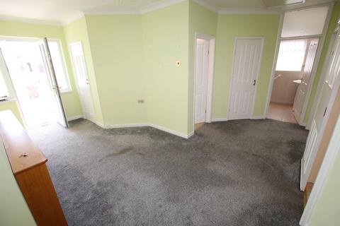 2 bedroom bungalow for sale, Hazlemere Road, Holland on Sea, CO15