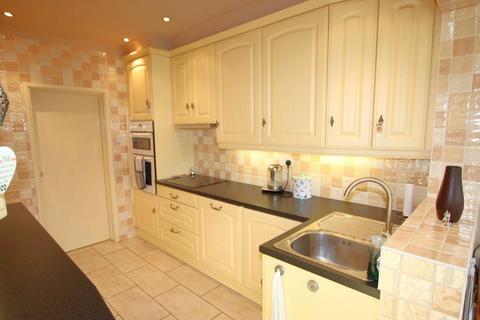 2 bedroom bungalow for sale, Hazlemere Road, Holland on Sea, CO15