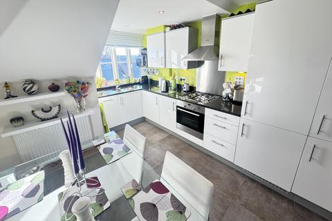 2 bedroom penthouse for sale, Beaver Road, Farnham GU9