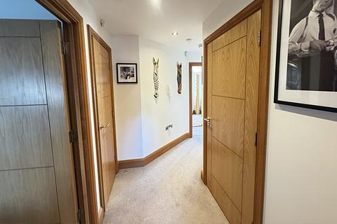 2 bedroom penthouse for sale, Beaver Road, Farnham GU9