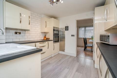 3 bedroom semi-detached house for sale, Yardley Avenue, Pitstone, Leighton Buzzard, LU7