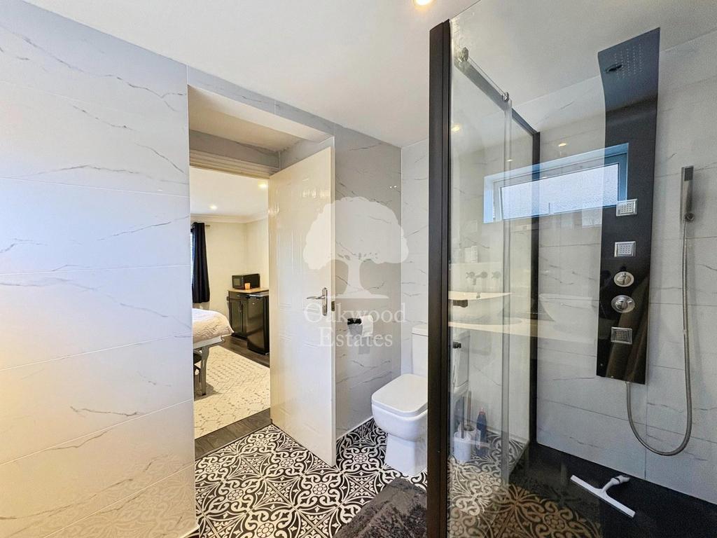 Ensuite