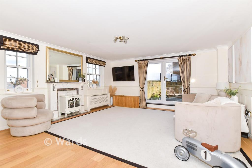 Living/Dining Area