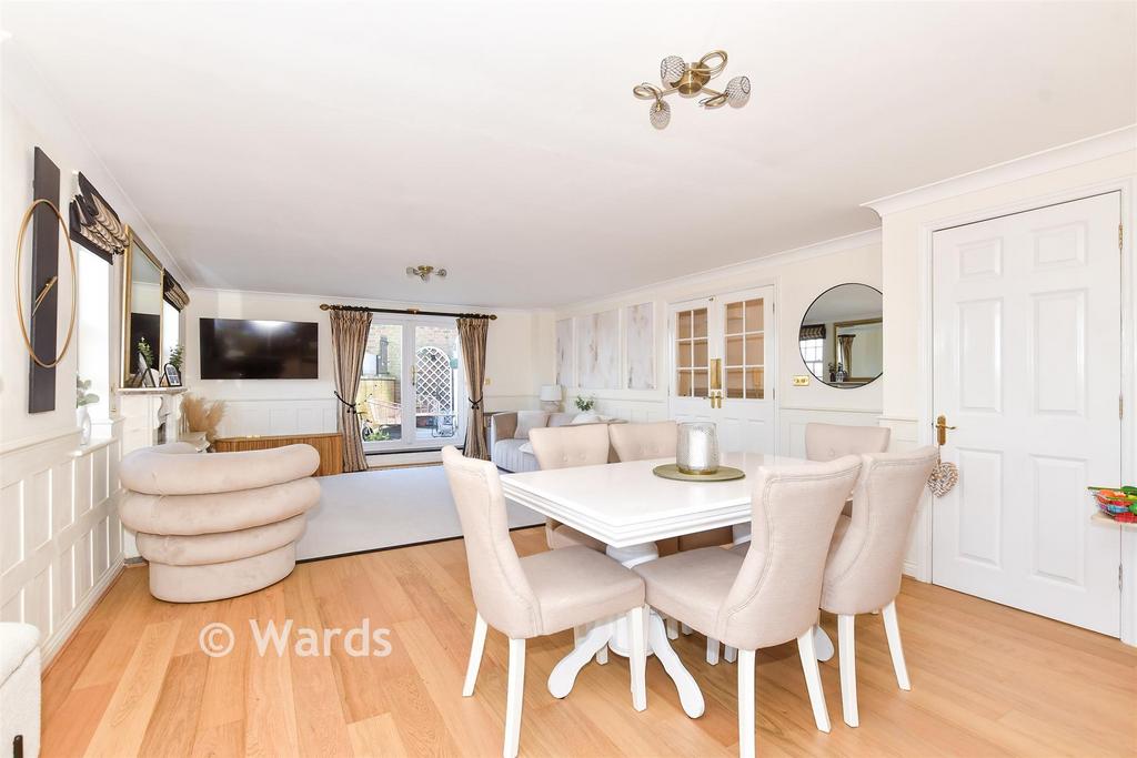 Living/Dining Area